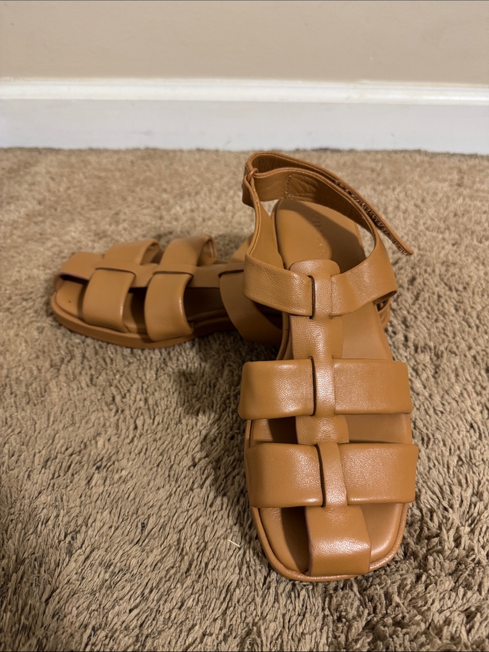 Vince Rava Fisherman Sandals Leather Tan size 8 Summer Contemporary Minimalist